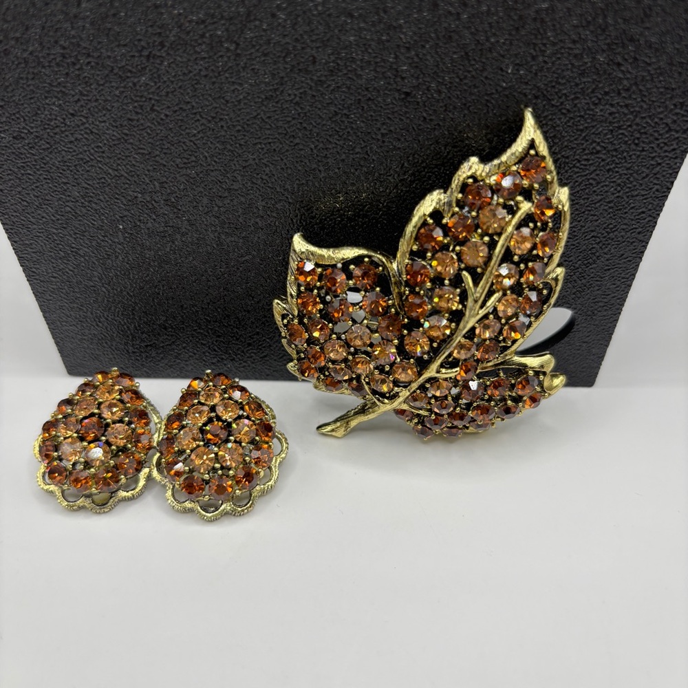 Vintage Weiss Maple Leaf Rhinestone Brooch and Clip ons Earrings Set